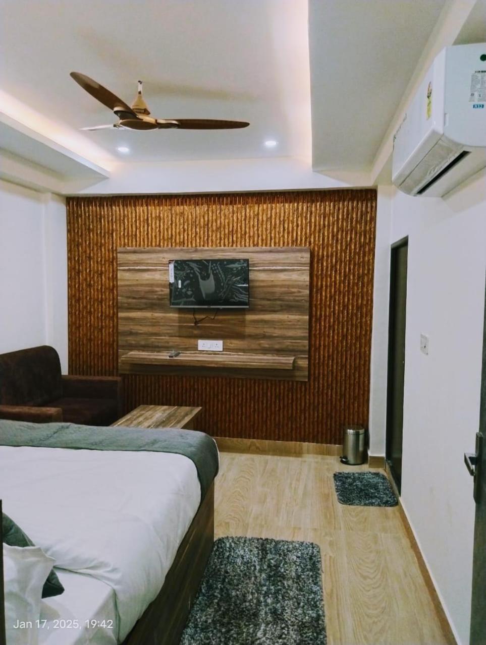 Hotel Abhinandan Ayodhya Exterior foto